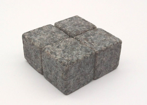 Whiskey Chilling Stones Set 4 atau 6 Handcraft Premium Granite Cubes Sipping Rocks